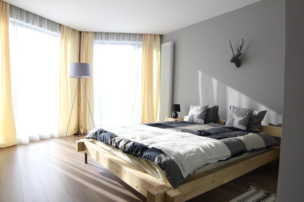 Villa Swiss Négyfalu Szoba fotó