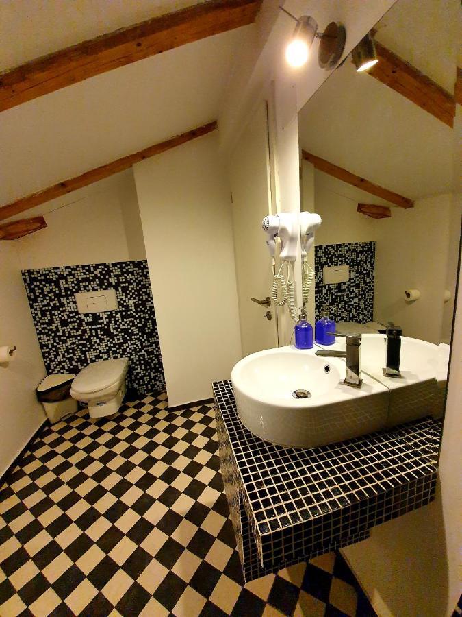 Villa Swiss Négyfalu Kültér fotó